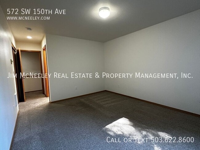 Building Photo - 572 SW 150th Ave