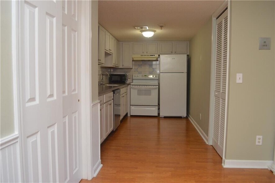 Building Photo - 31 Devereux Ave