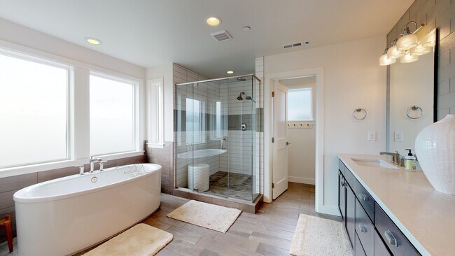 Building Photo - Issaquah highlands 5 bedroom plus Den and 5.5 bathroom newer home with a lot of amenities!!!  A m...