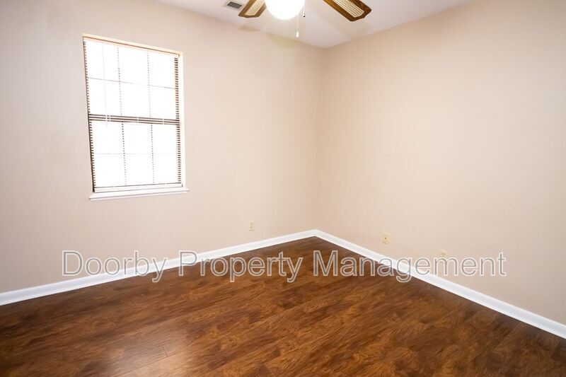 Building Photo - 303 Withrow Rd