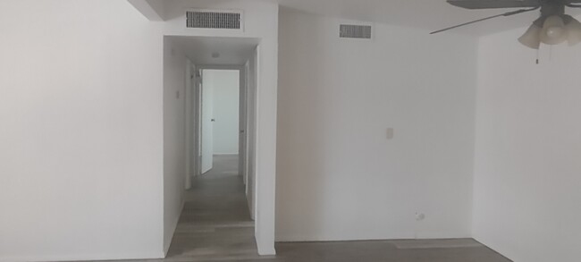 Building Photo - 4725 E 25th St