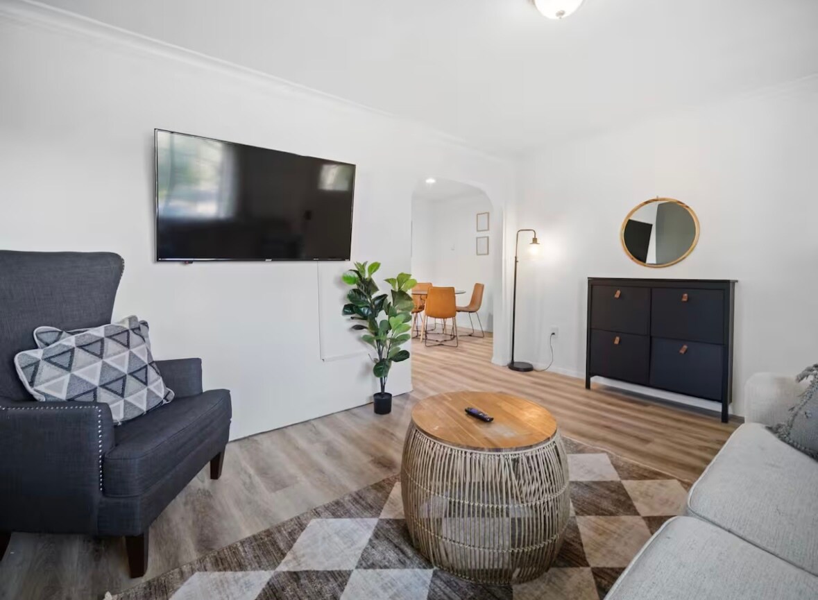 Living Room - 2117 W Riverside Ave