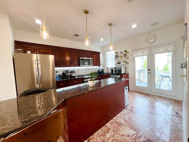 Building Photo - 42 Union St