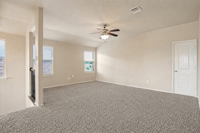 Building Photo - 1305 Lone Pine Dr