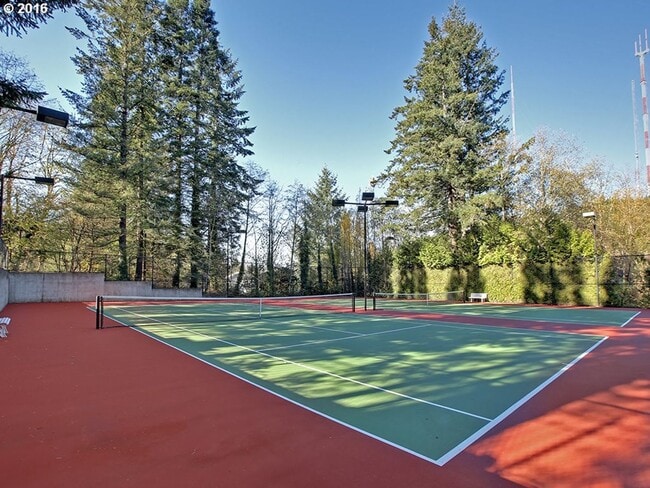 Building Photo - 2 Bedroom Quintet Condo off West Burnside ...