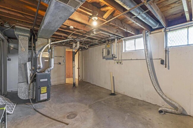 Building Photo - 9115 Clarion Dr