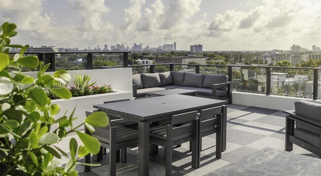 Building Photo - 11200 Biscayne Blvd