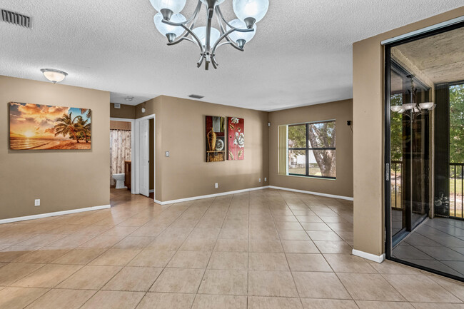 Building Photo - 4527 Carambola Cir S