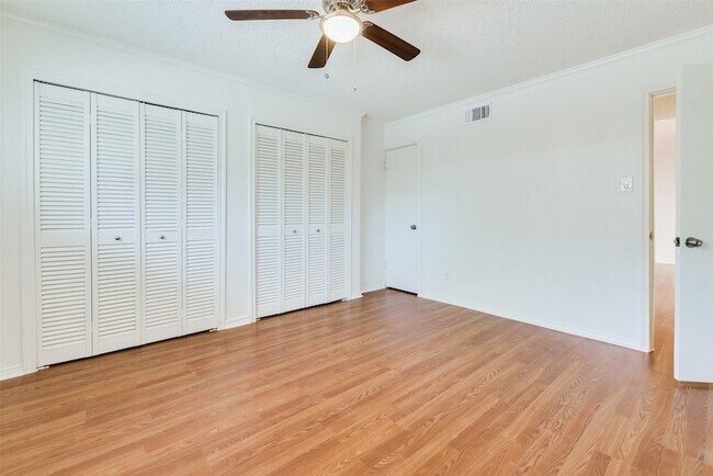 Building Photo - 2229 Mimosa Dr