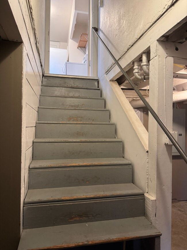 Building Photo - Charming 2 Bedroom 1 Bathroom Located in the Heart of the Beaumont-Wilshire Area!!