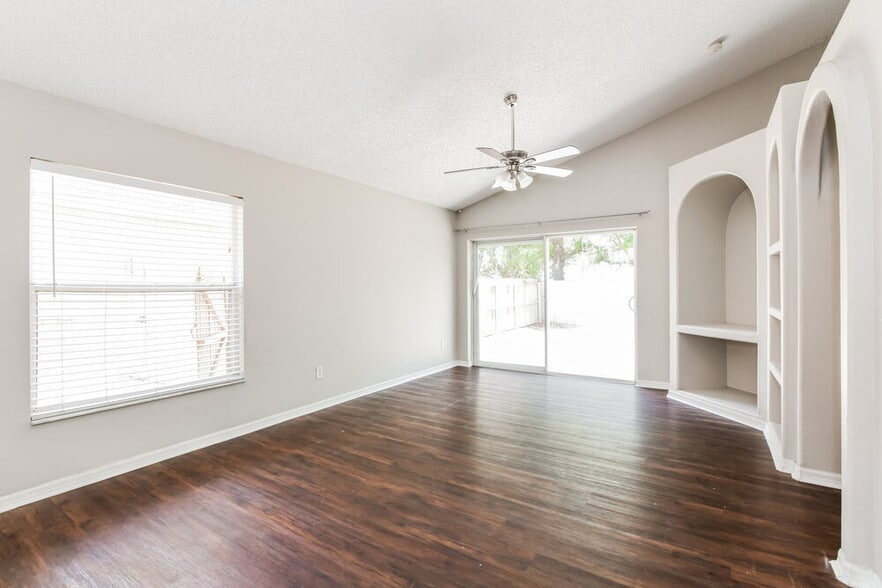 Building Photo - 16329 Coopers Hawk Ave