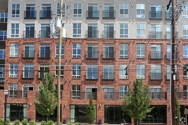 Building Photo - Camden Buckhead Square