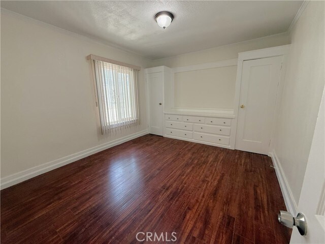 Building Photo - 1332 W 65th St