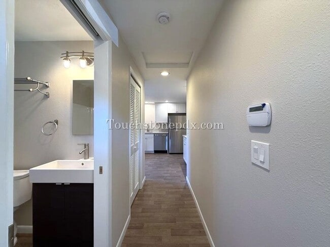 Building Photo - 5116 SE Mitchell St