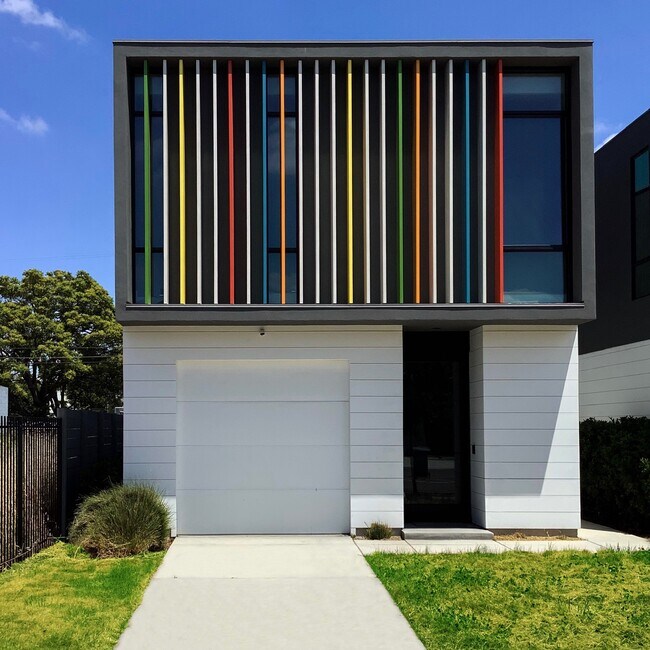 Exterior - 3425 2nd Ave