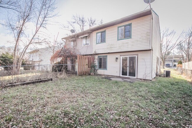 Building Photo - Cozy 3 Bedroom 1.5 Bathroom Duplex