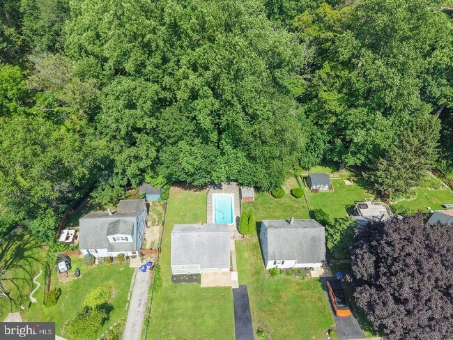 Building Photo - 135 N Line Rd