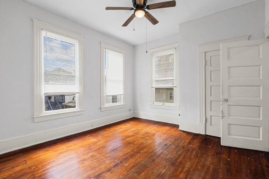 Building Photo - 2253 Herschel St