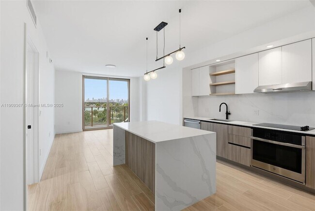 Building Photo - 3900 Alton Rd