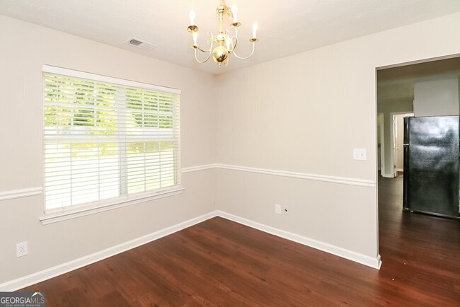 Building Photo - 3234 Diamond Blf