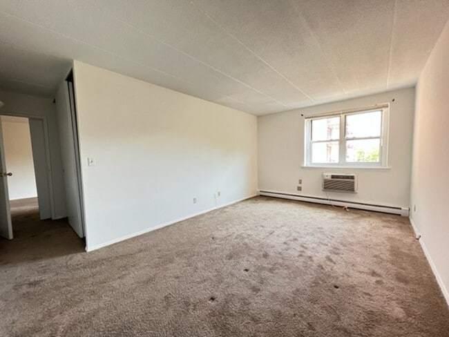 Building Photo - 27 Northill St