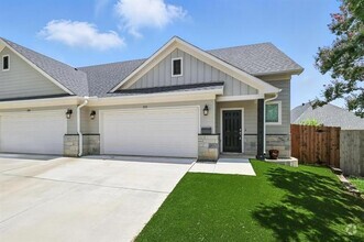 Building Photo - 212 Wayside Ct