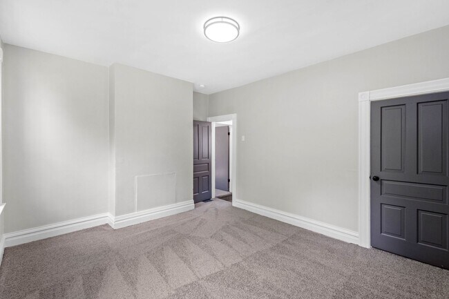 Building Photo - Beautiful 2 Bedroom home in Whitaker available February 1!