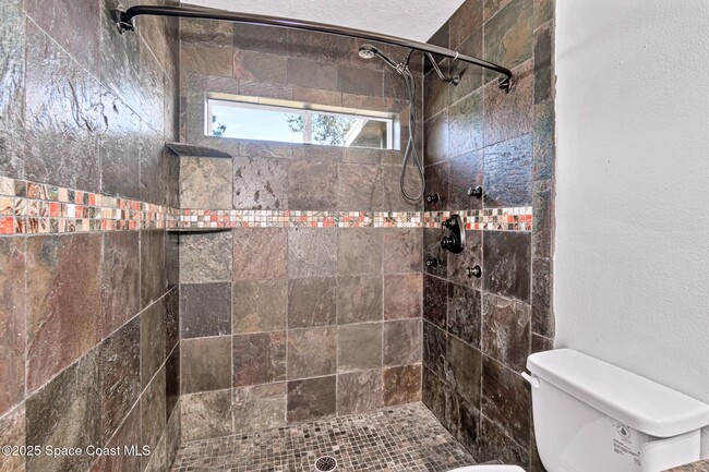Building Photo - 960 Villa Dr