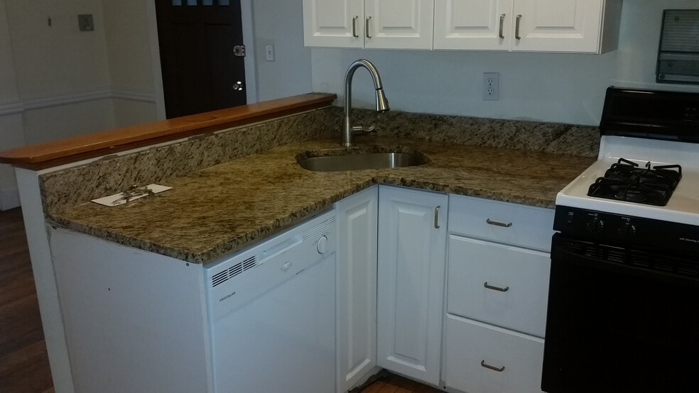 Building Photo - 318 Saint Paul St