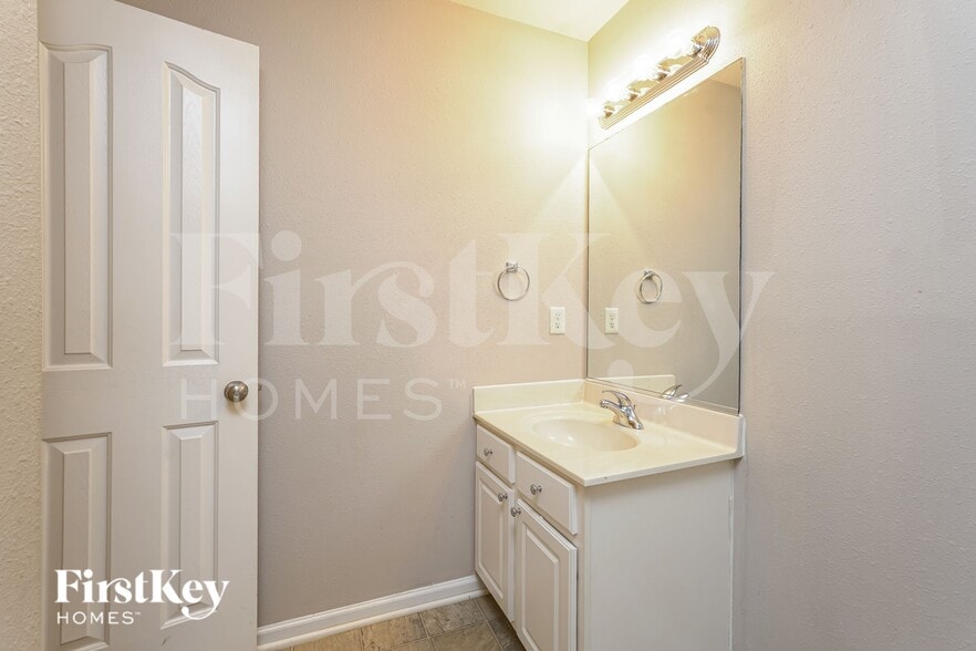 Building Photo - 165 Salem Trail Ct