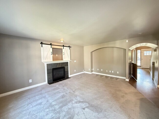 Building Photo - 15817 Lakeview Ave SE