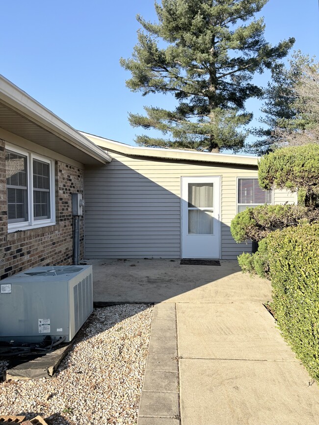 Building Photo - 11 Hightower Ct