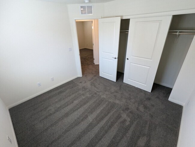Building Photo - 10947 Cheshire Wds Ave