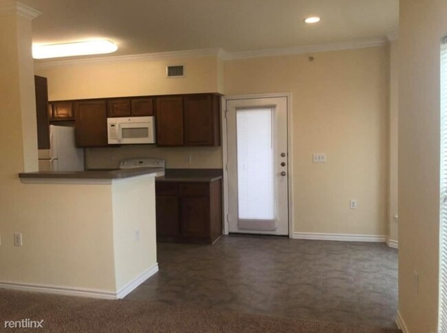 Building Photo - 2 br, 2 bath Condo - 19788 Highway 105 W F...