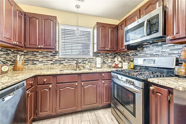 Building Photo - 122 S Bailey St