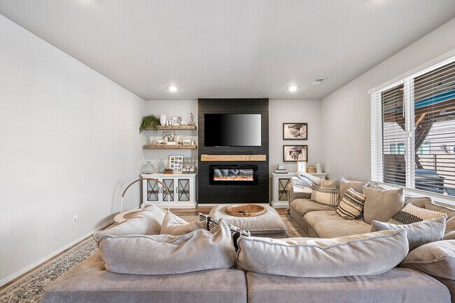 Building Photo - 20646 SE Gemstone Ave
