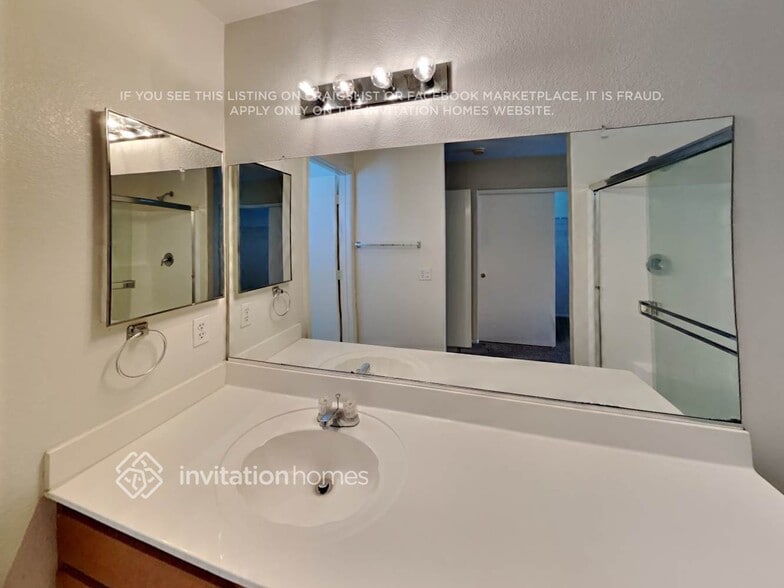 Building Photo - 8719 W Bobby Lopez Dr