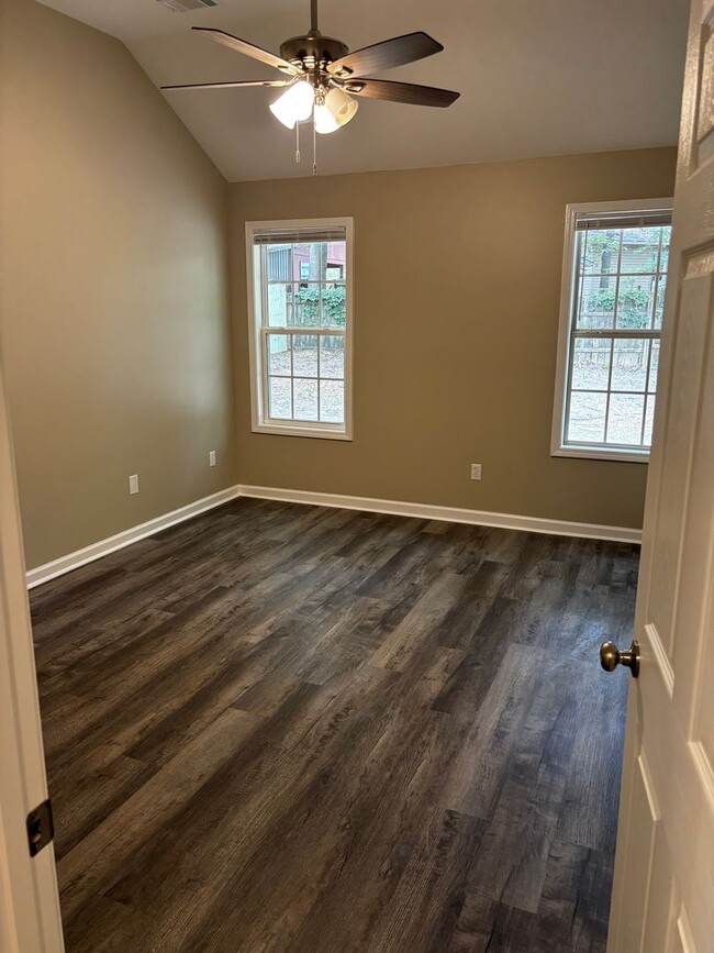 Building Photo - 709 Crescent Cove
