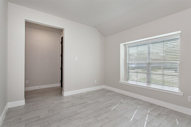 Building Photo - 1203 Rendyn St