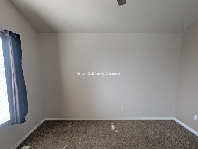 Building Photo - 4-Bed, 3.5 Bath Home with Scenic Views in South Ogden