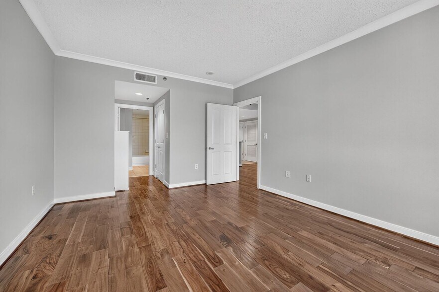 Building Photo - 777 7th St NW