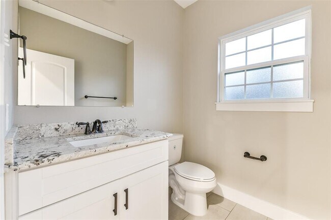 Building Photo - 15407 Cypress Gdns Dr