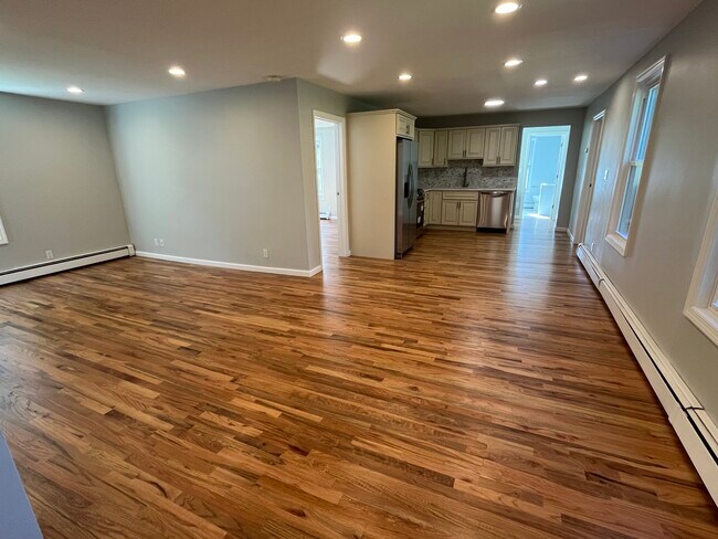 Building Photo - 30 Cross St E