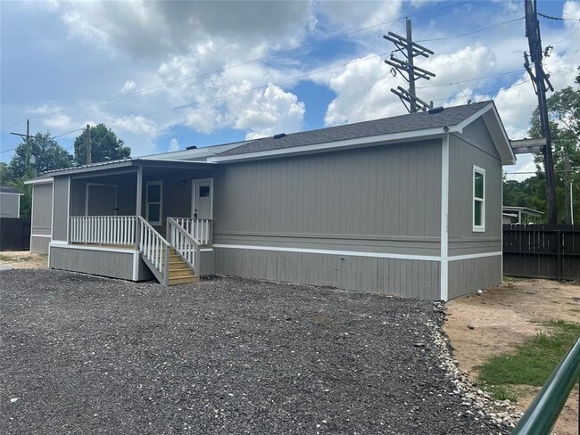 Primary Photo - 21188 Russell Dr