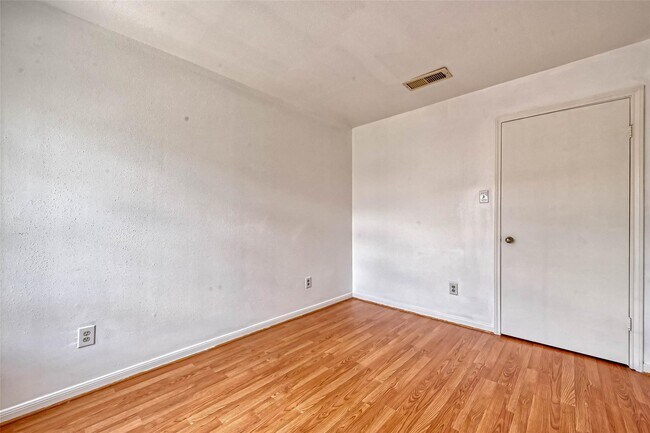 Building Photo - 8299 Cambridge St