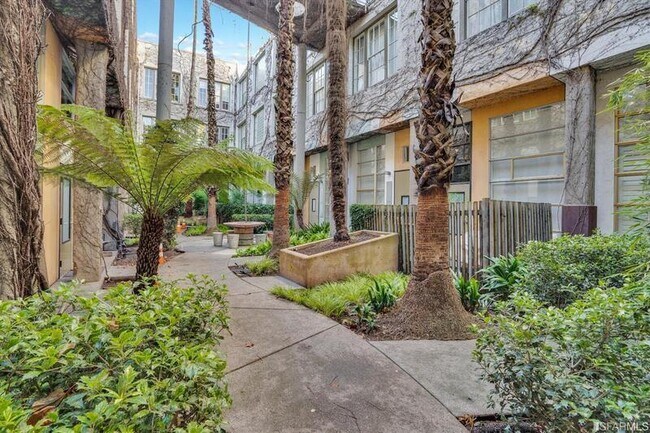 Building Photo - 461 2nd St