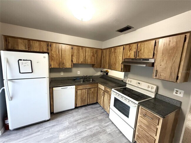 Building Photo - 5006 Parkhill Dr