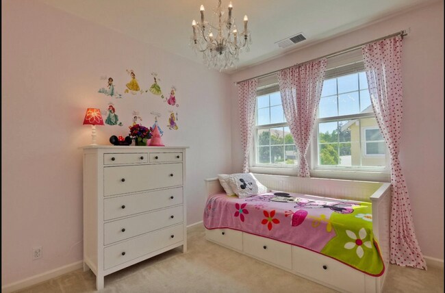 Building Photo - Newer 3bedrooms townhouse with 2 Cars Garage and AC in Fremont Niles area for rent