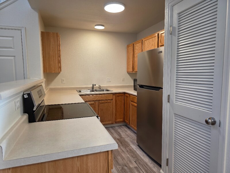 Building Photo - 391 Sunnyside Cir