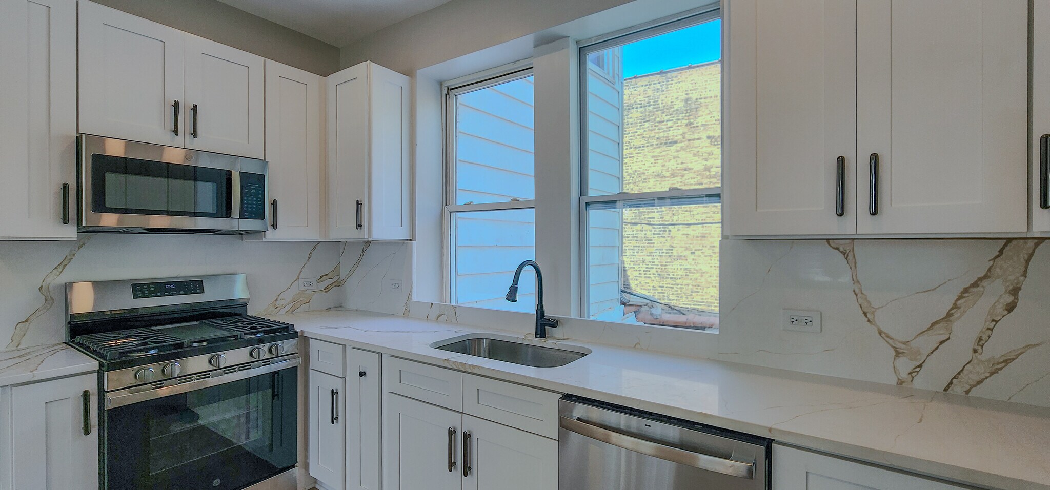 Building Photo - 2552 S Central Park Ave